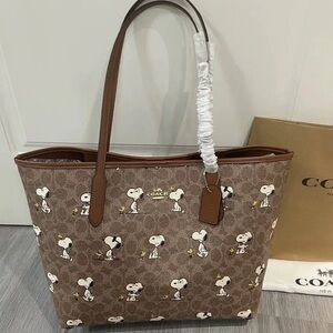 Coach X Peanuts City Tote Bag In Signature With Snoopy Print
